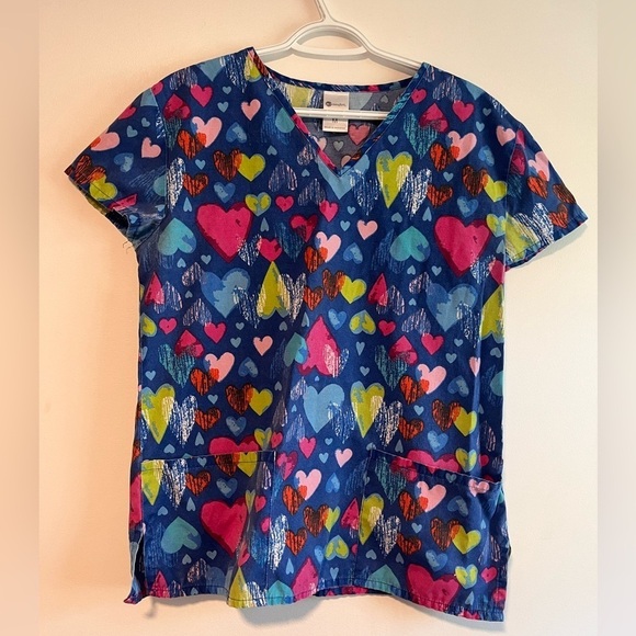 Multicolor heart pattern scrub top PSW nurse nursing healthcare animal dental - Picture 2 of 8